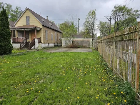 11920 South Calumet Avenue Chicago IL 60628