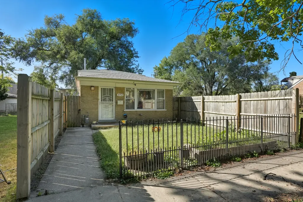 6712 South Evans Avenue Chicago IL 60637