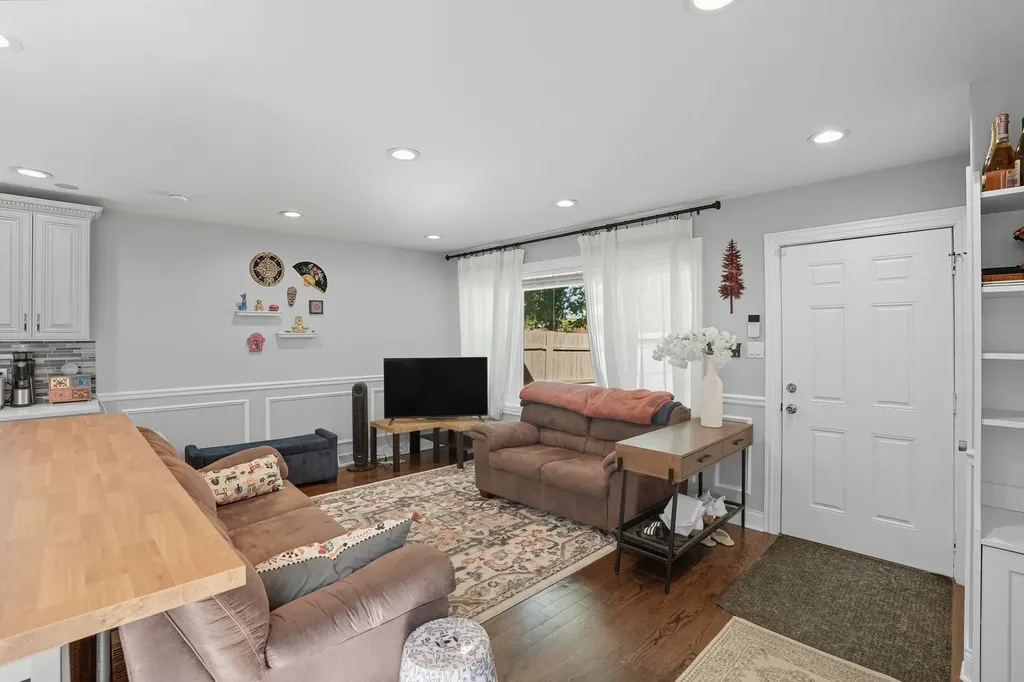 6712 South Evans Avenue Chicago IL 60637