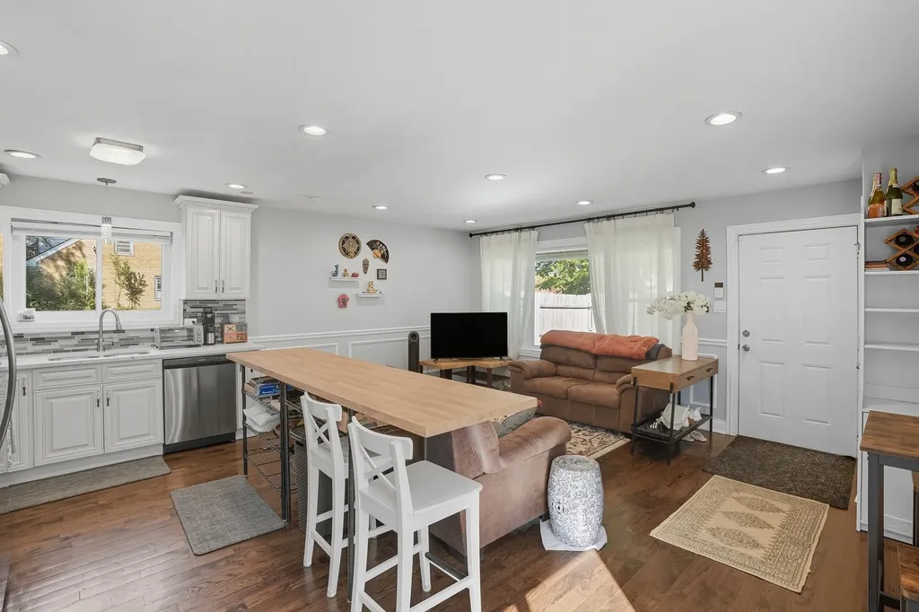 6712 South Evans Avenue Chicago IL 60637