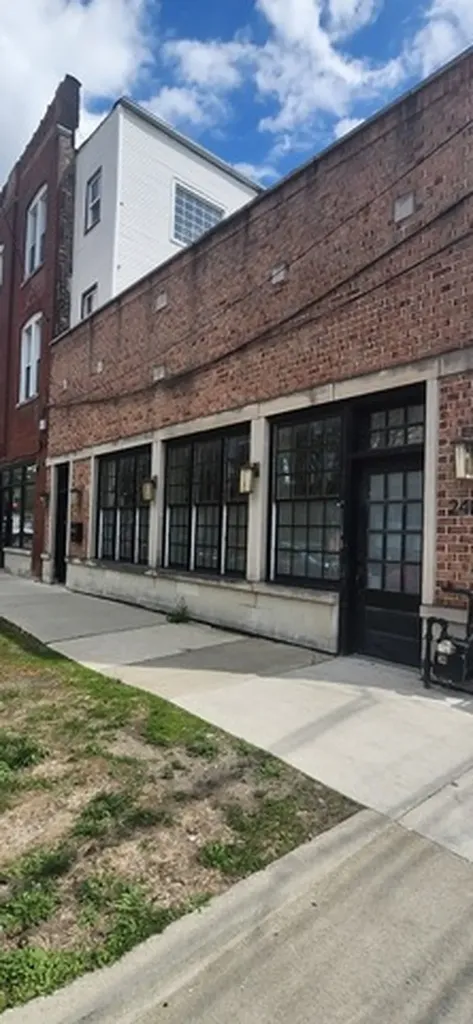 2409 West Hirsch Street Chicago IL 60622
