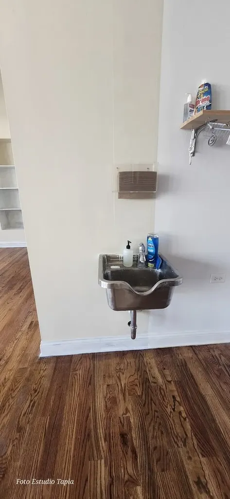 2409 West Hirsch Street Chicago IL 60622