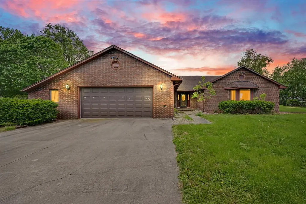 153 Lake Road Seymour IL 61875