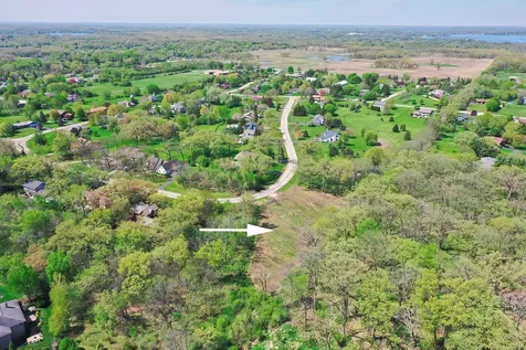 802 Apache Trail Lake Villa IL 60046