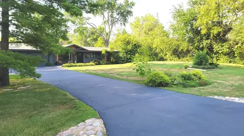 83 Wildwood Drive Barrington IL 60010