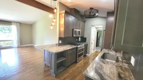 83 Wildwood Drive Barrington IL 60010
