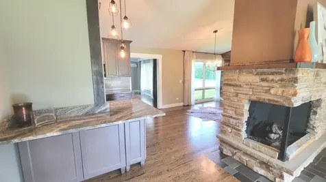 83 Wildwood Drive Barrington IL 60010
