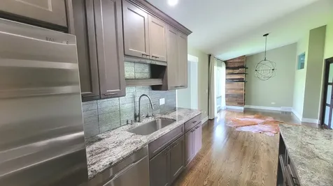 83 Wildwood Drive Barrington IL 60010