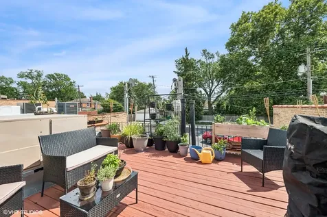 7017 North Avenue Oak Park IL 60302