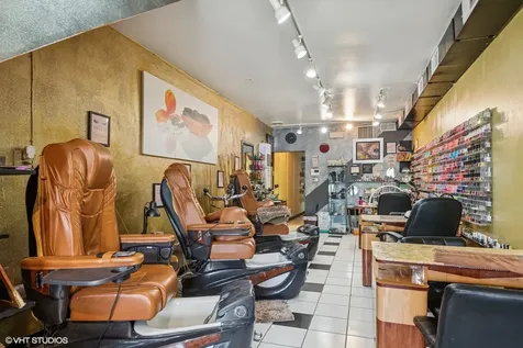 7017 North Avenue Oak Park IL 60302