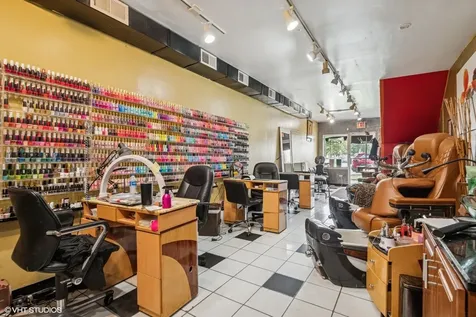 7017 North Avenue Oak Park IL 60302