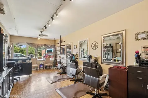 7017 North Avenue Oak Park IL 60302