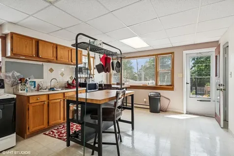 7017 North Avenue Oak Park IL 60302