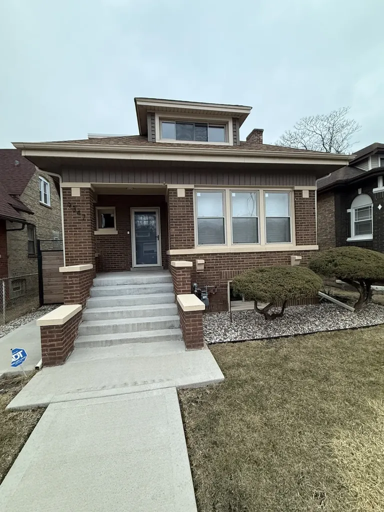 9347 South Loomis Street Chicago IL 60620