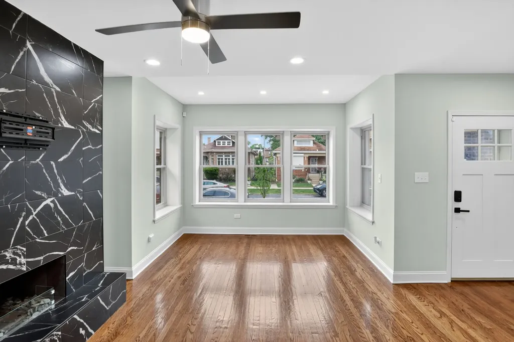 9347 South Loomis Street Chicago IL 60620