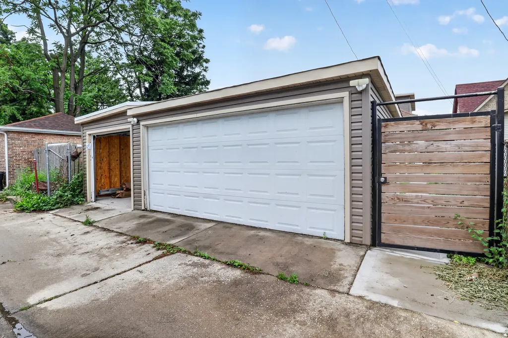 9347 South Loomis Street Chicago IL 60620