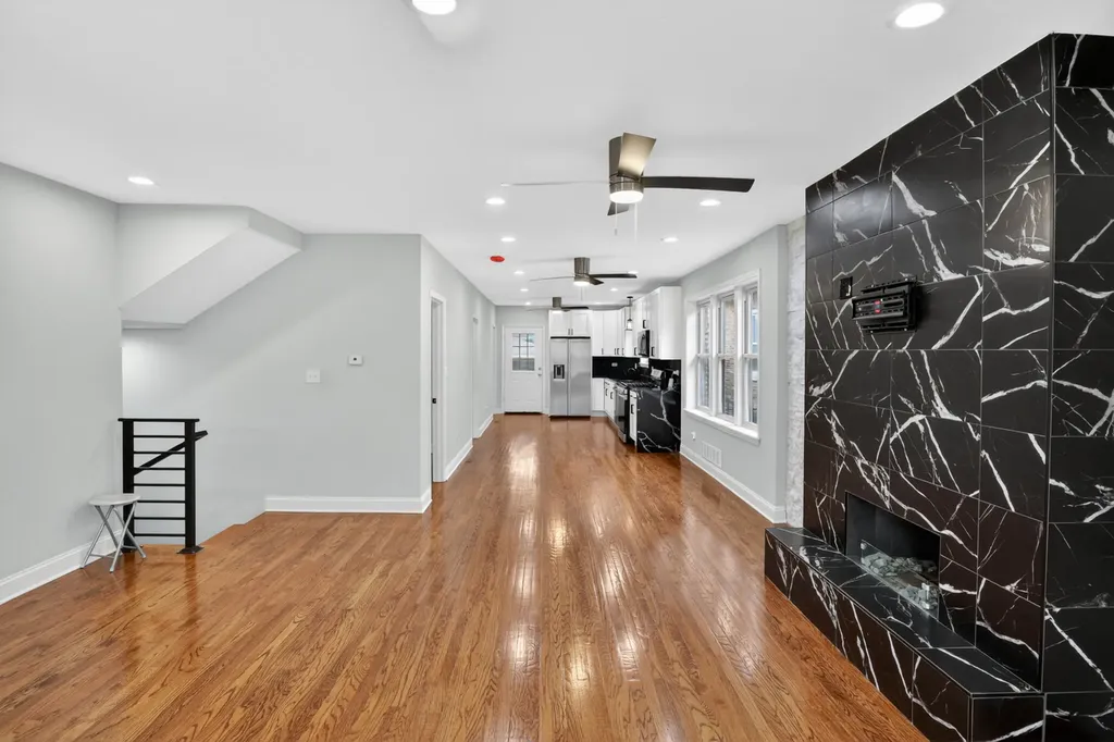 9347 South Loomis Street Chicago IL 60620