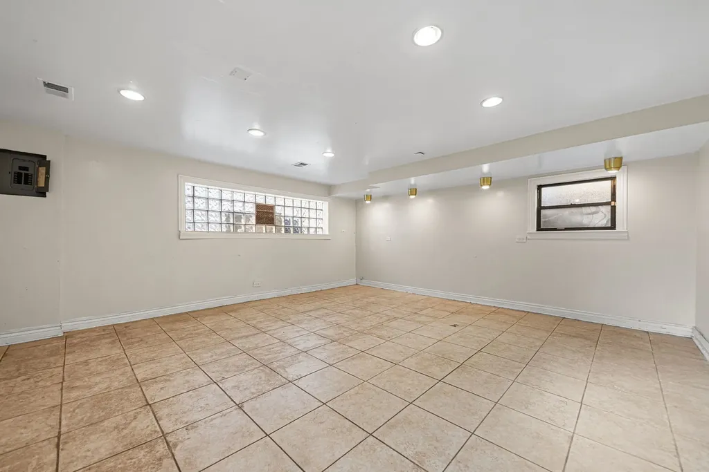 7948 South Avalon Avenue Chicago IL 60619