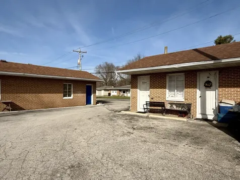 901 State Route 10 West Clinton IL 61727