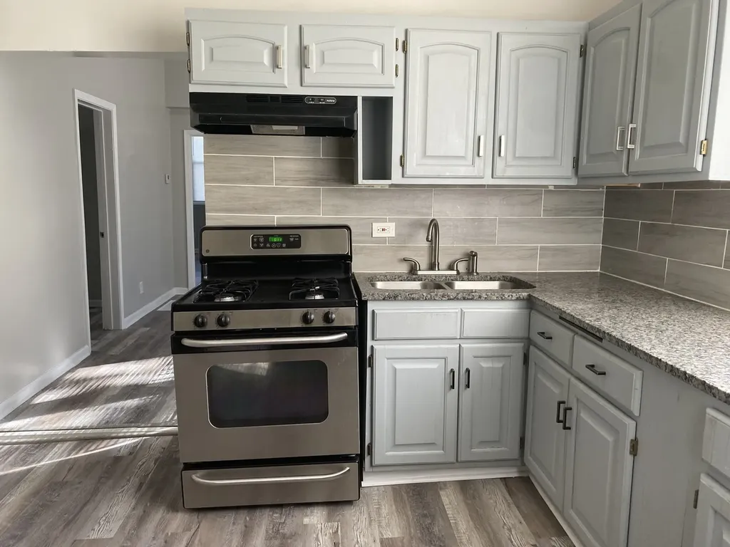 7614 South Maryland Avenue Chicago IL 60619