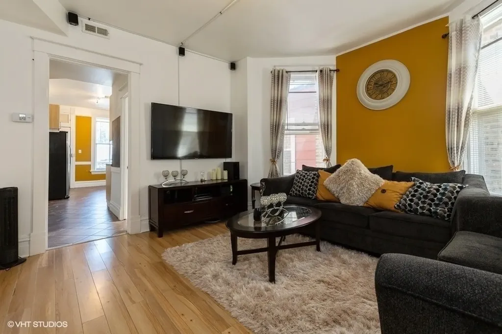 843 North Francisco Avenue Chicago IL 60622