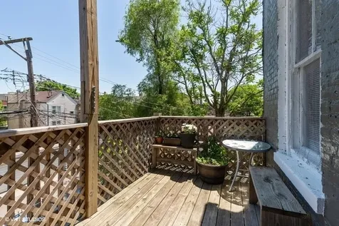 843 North Francisco Avenue Chicago IL 60622