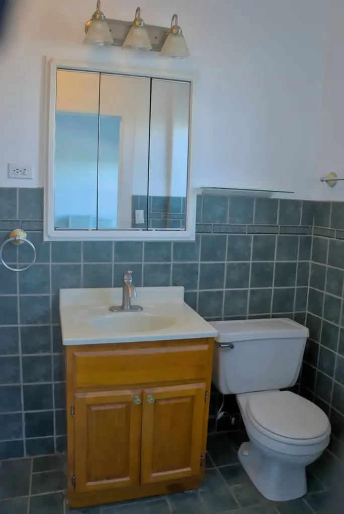 1052 West Balmoral Avenue Chicago IL 60640