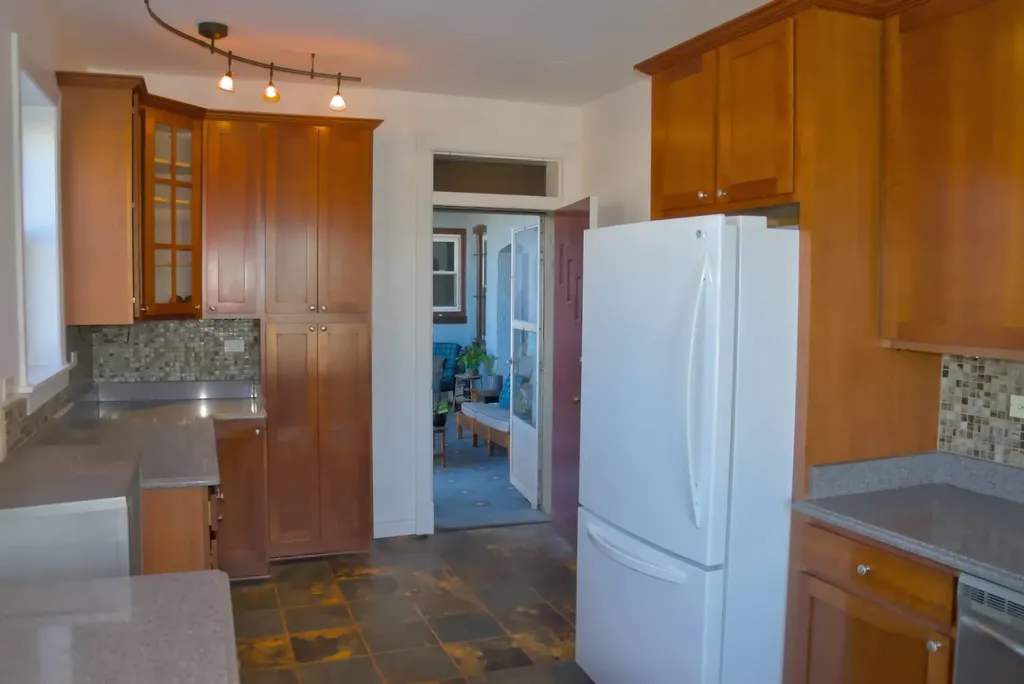 1052 West Balmoral Avenue Chicago IL 60640