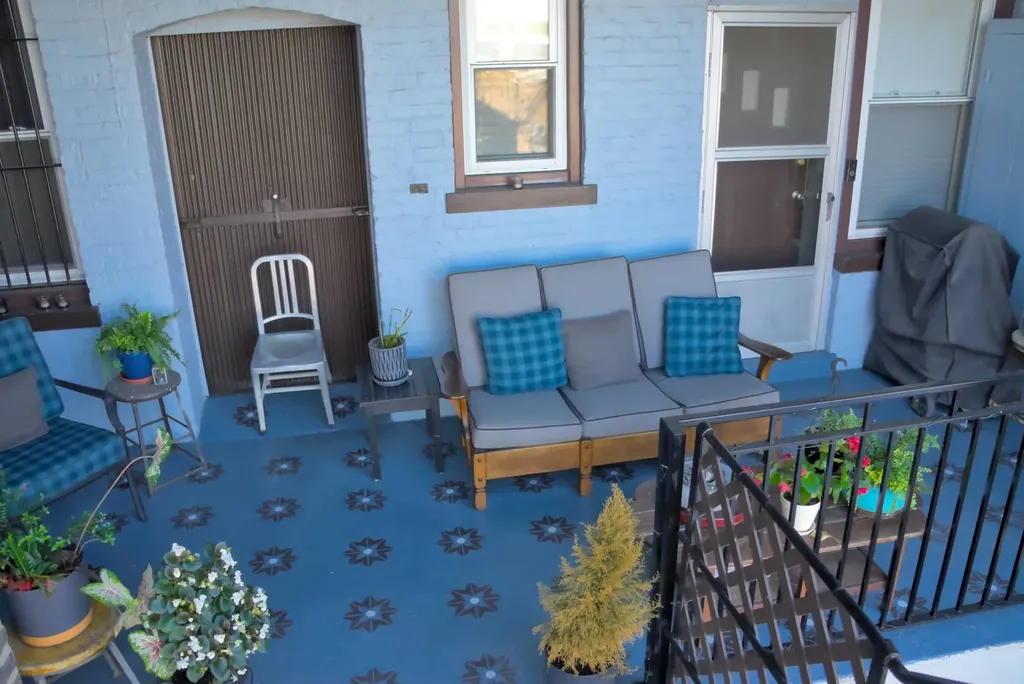 1052 West Balmoral Avenue Chicago IL 60640