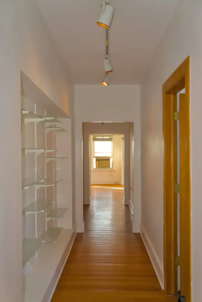 1052 West Balmoral Avenue Chicago IL 60640