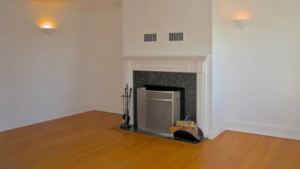1052 West Balmoral Avenue Chicago IL 60640