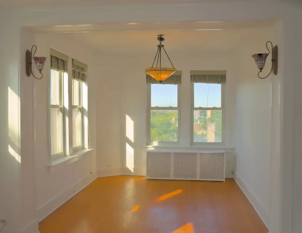 1052 West Balmoral Avenue Chicago IL 60640