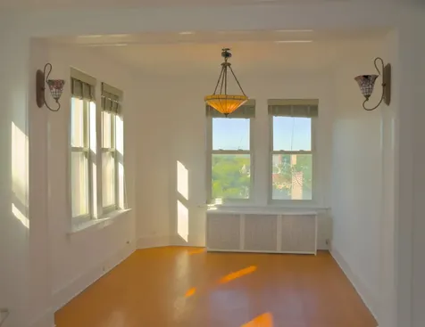 1052 West Balmoral Avenue Chicago IL 60640