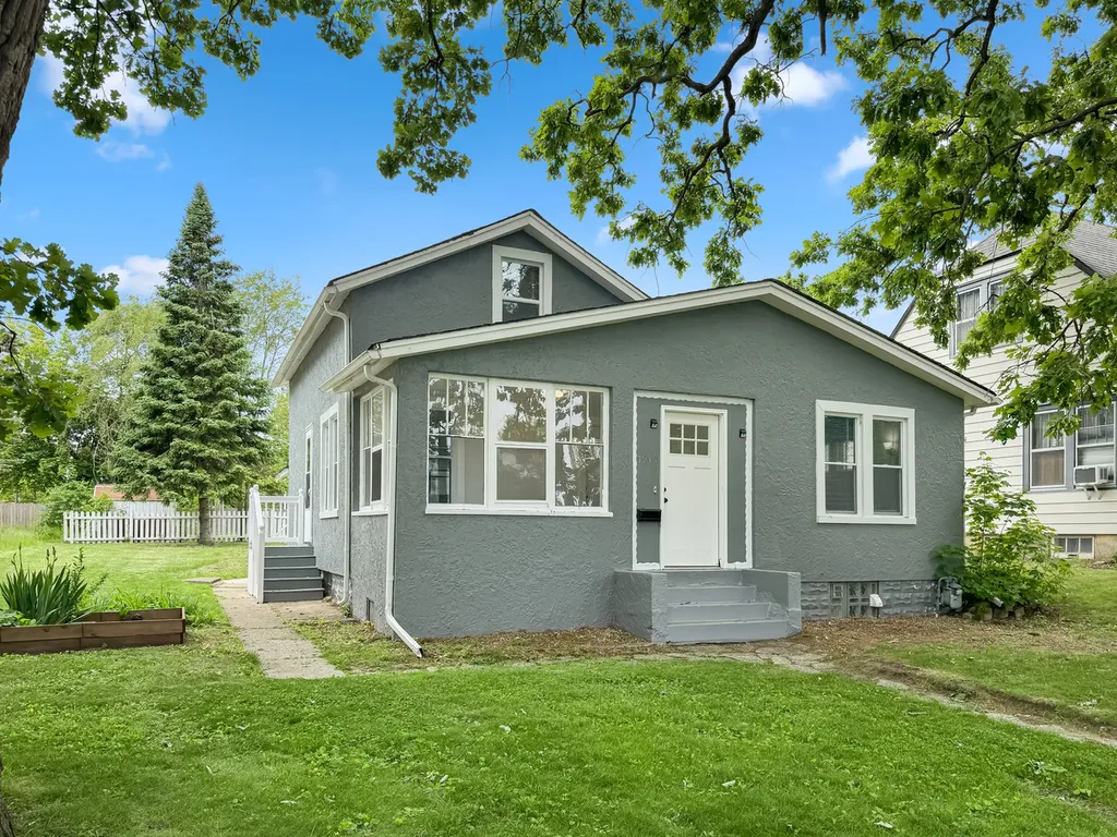 1910 Elim Avenue Zion IL 60099