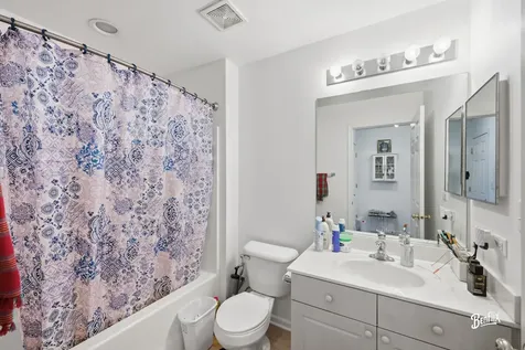 384 W Pointe Drive Vernon Hills IL 60061