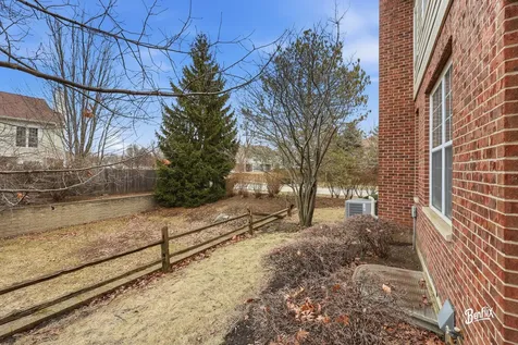 384 W Pointe Drive Vernon Hills IL 60061