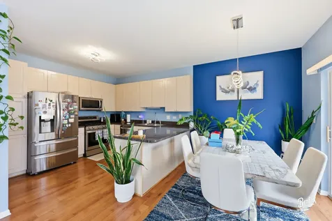 384 W Pointe Drive Vernon Hills IL 60061