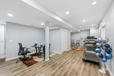 384 W Pointe Drive Vernon Hills IL 60061