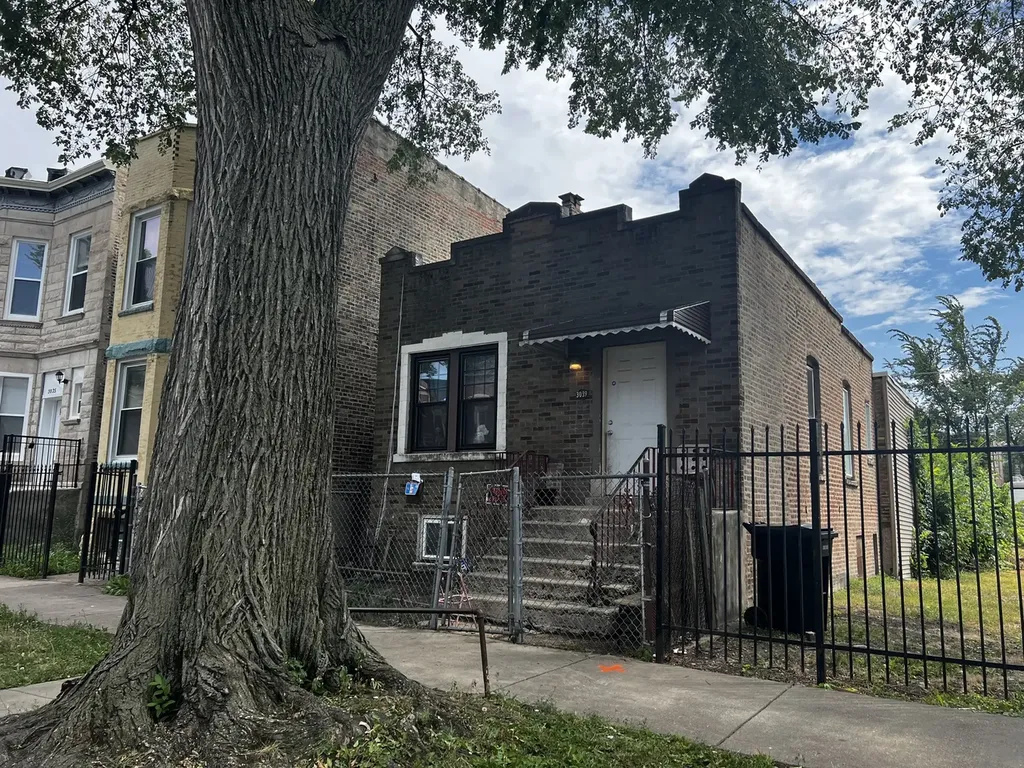 3039 West Flournoy Street Chicago IL 60612