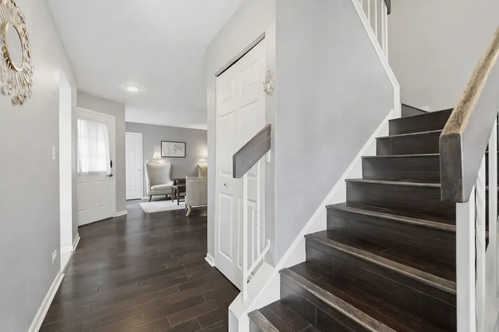 1497 Whitman Court Schaumburg IL 60173