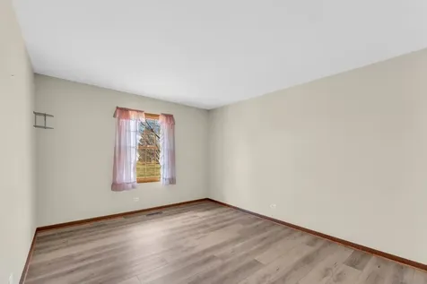 3303 Vermont Road Woodstock IL 60098