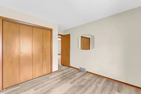 3303 Vermont Road Woodstock IL 60098