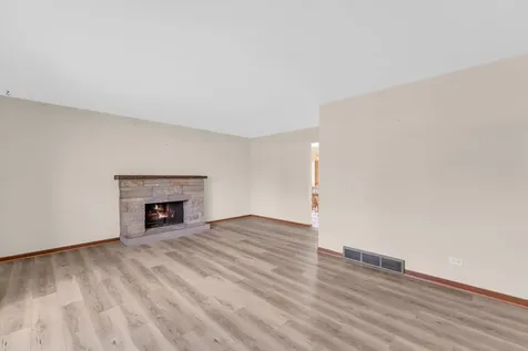 3303 Vermont Road Woodstock IL 60098
