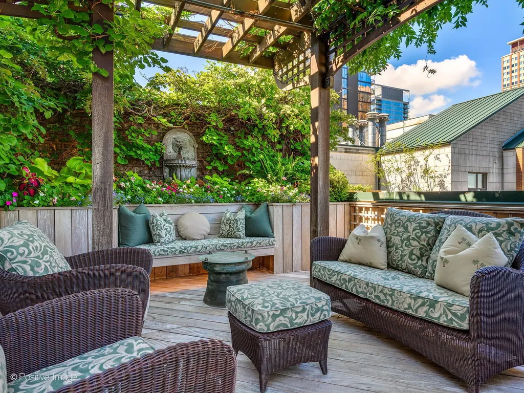 55 West Delaware Place Chicago IL 60610