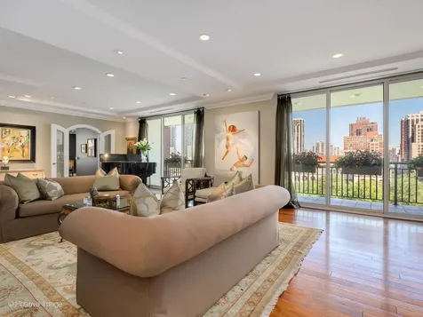 55 West Delaware Place Chicago IL 60610