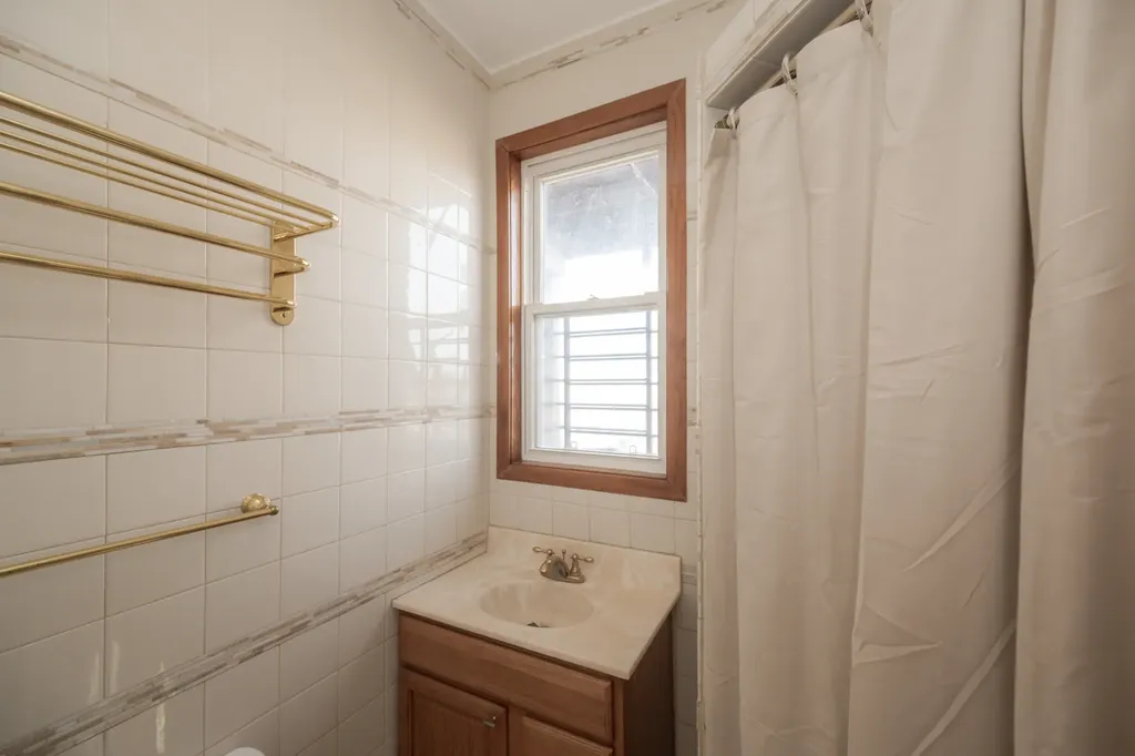 1354 East 48th Street Chicago IL 60615