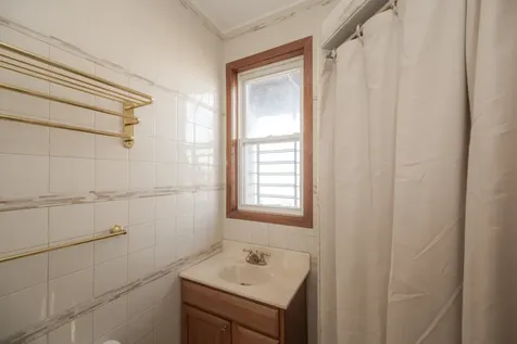 1354 East 48th Street Chicago IL 60615