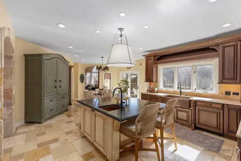 5443 Belmont Court Libertyville IL 60048