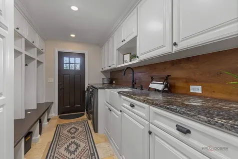 5443 Belmont Court Libertyville IL 60048