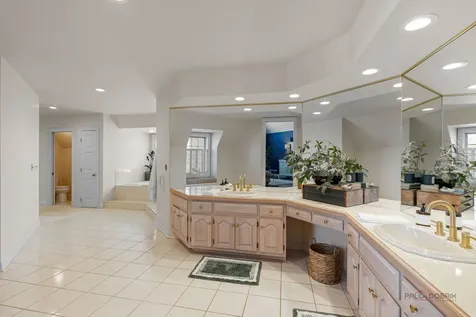 5443 Belmont Court Libertyville IL 60048